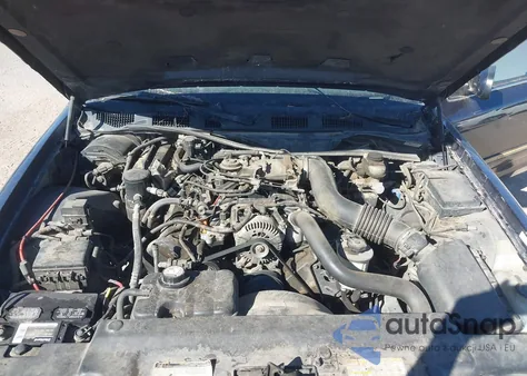 2000 Mercury Grand Marquis Gs z USA, uszkodzony, nr VIN 2MEFM74W2YX644424